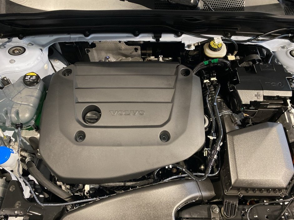 2025 Volvo XC40 B5 AWD Core Bright Theme-24