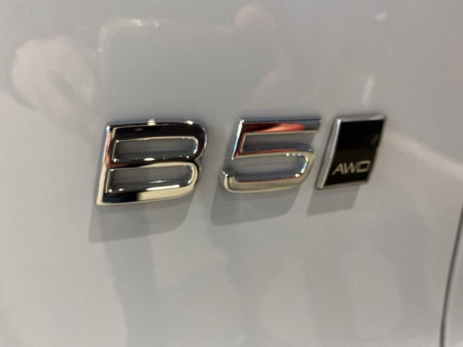 2025 Volvo XC40 B5 AWD Core Bright Theme-25