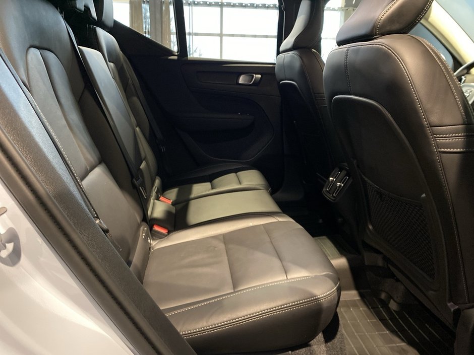 2025 Volvo XC40 B5 AWD Core Bright Theme-21