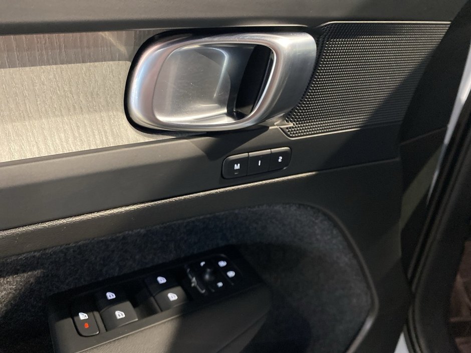 2025 Volvo XC40 B5 AWD Core Bright Theme-11