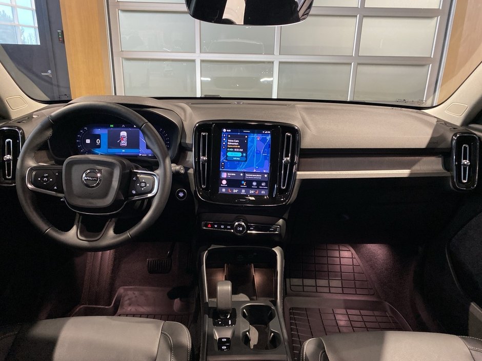 2025 Volvo XC40 B5 AWD Core Bright Theme-10