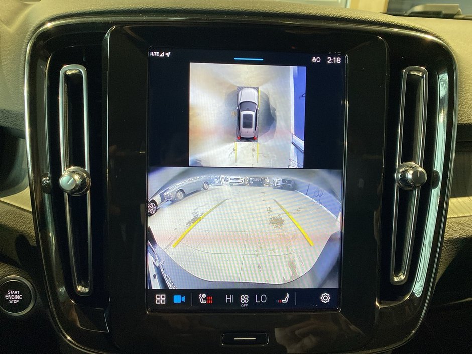 2025 Volvo XC40 B5 AWD Plus Dark Theme-16