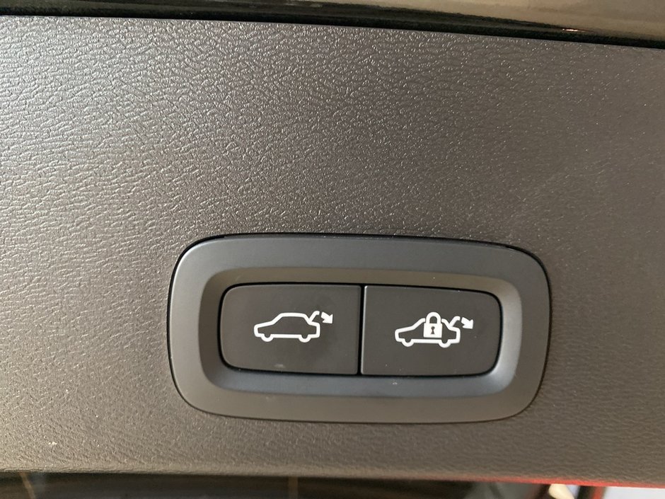 2025 Volvo XC40 B5 AWD Core Bright Theme-20