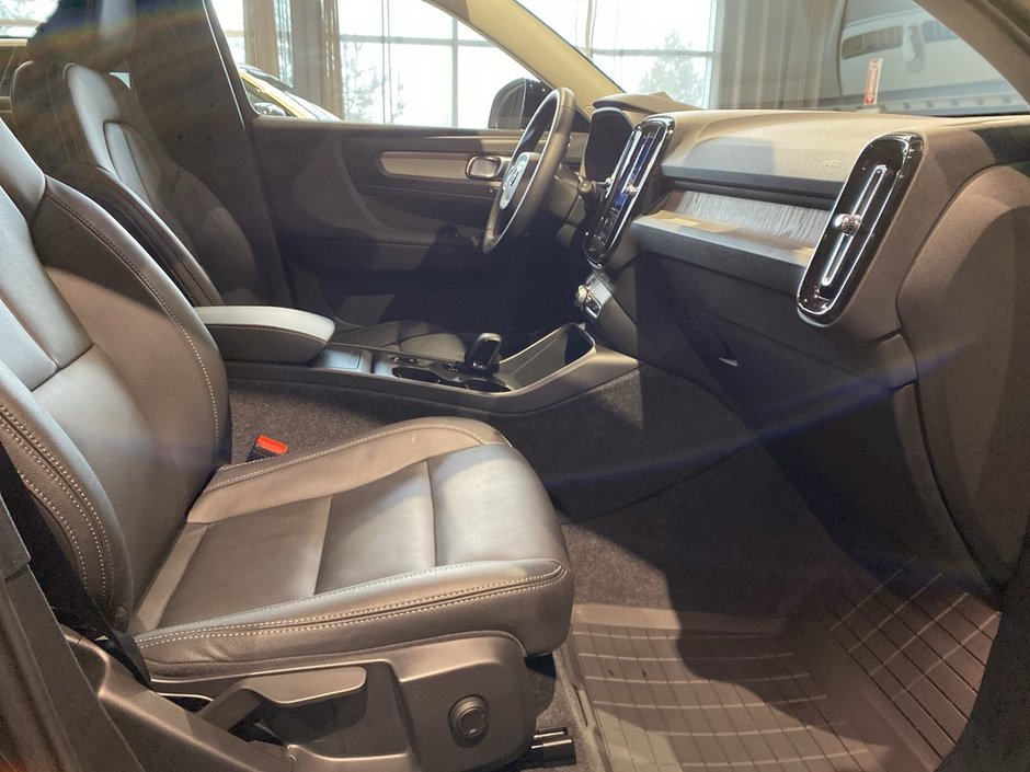 2025 Volvo XC40 B5 AWD Core Bright Theme-22