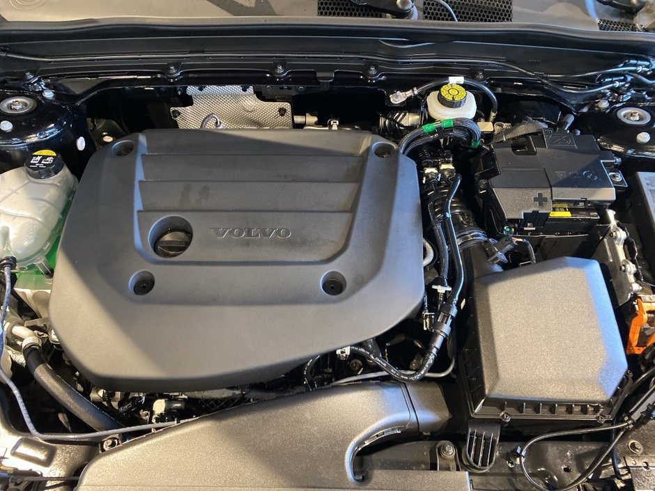 2025 Volvo XC40 B5 AWD Core Bright Theme-24