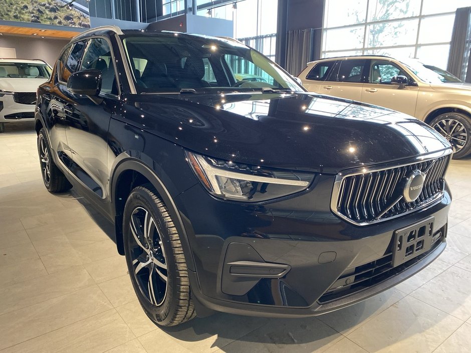 2025 Volvo XC40 B5 AWD Core Bright Theme-6