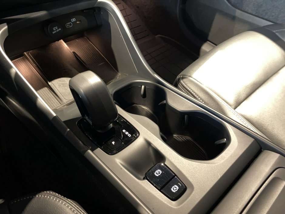 2025 Volvo XC40 B5 AWD Core Bright Theme-12