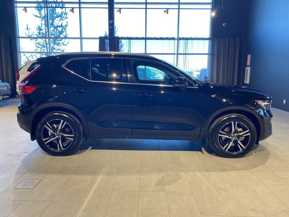 2025 Volvo XC40 B5 AWD Core Bright Theme-5