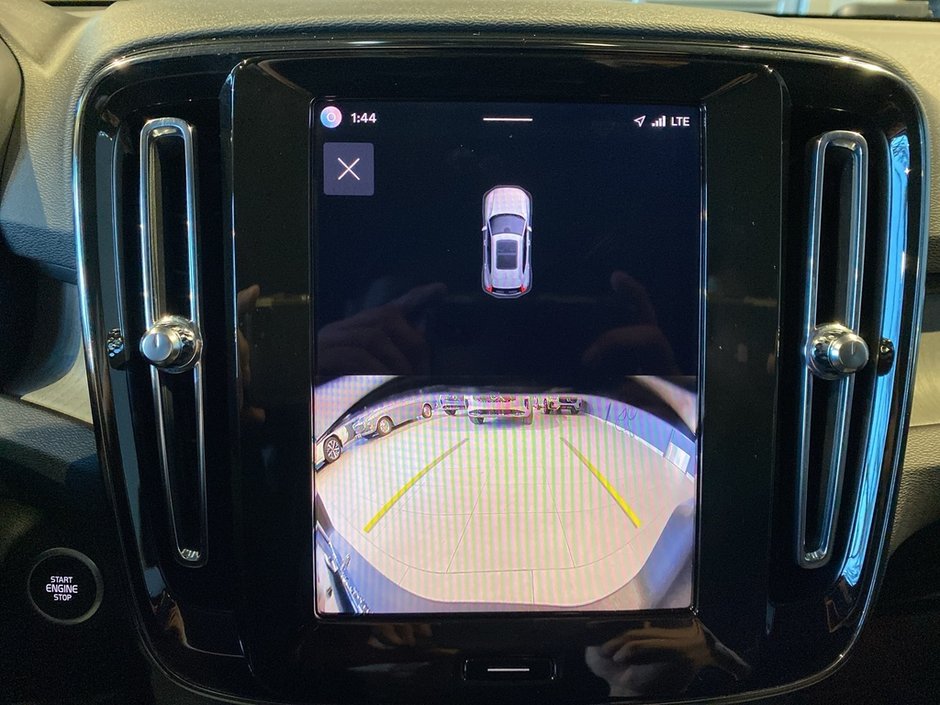 2025 Volvo XC40 B5 AWD Core Bright Theme-16