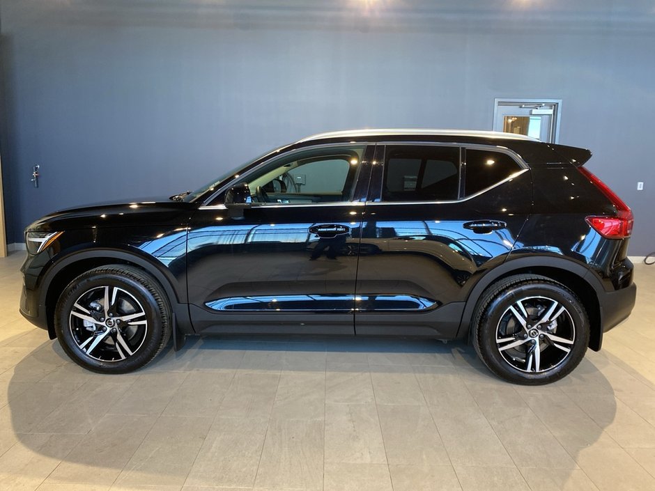 2025 Volvo XC40 B5 AWD Core Bright Theme-1