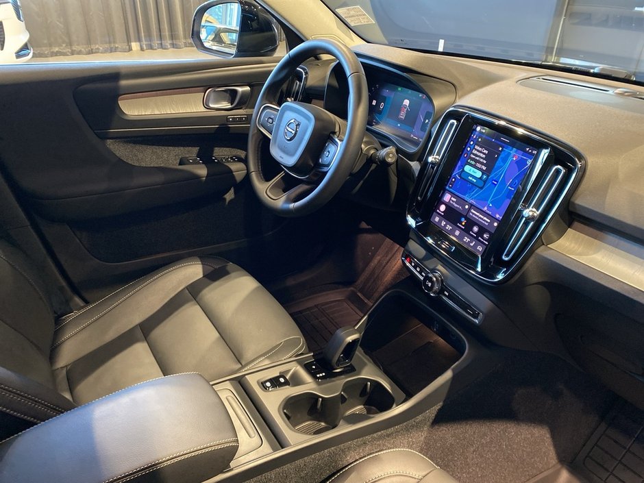 2025 Volvo XC40 B5 AWD Core Bright Theme-23