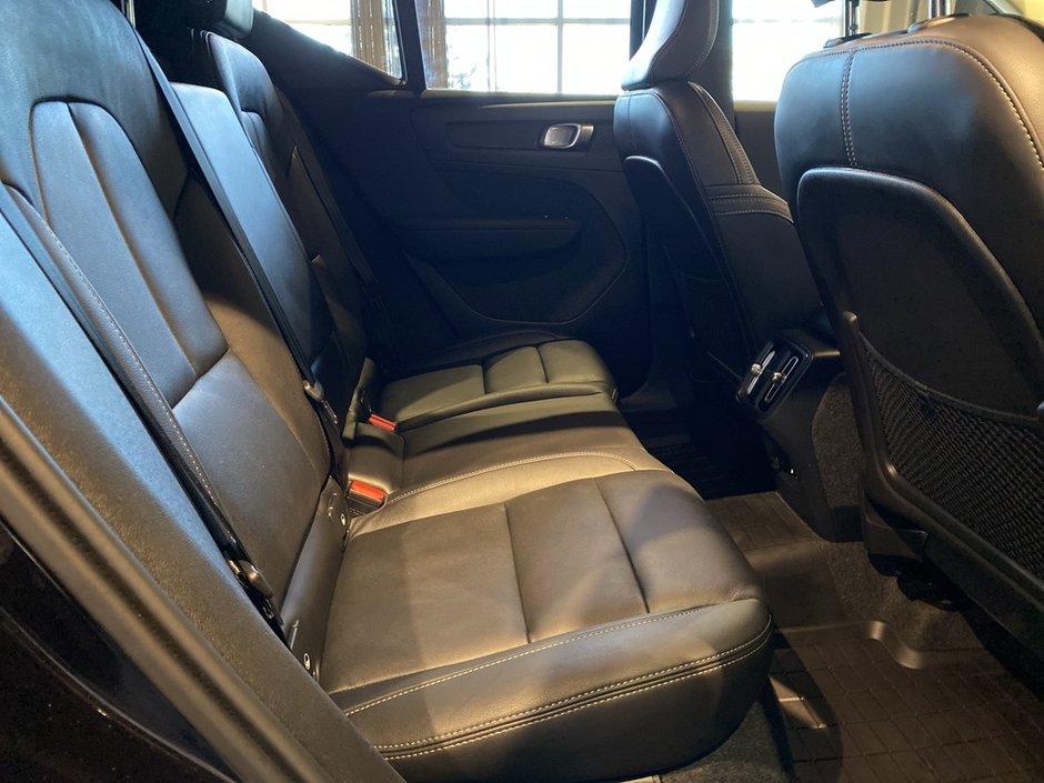 2025 Volvo XC40 B5 AWD Core Bright Theme-21