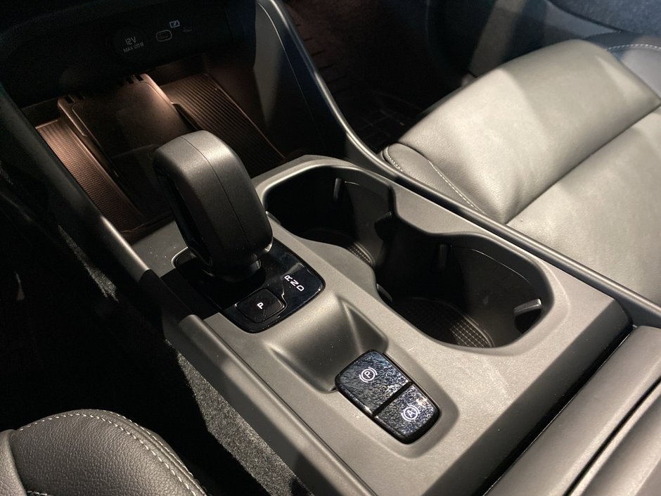2025 Volvo XC40 B5 AWD Core Bright Theme-11