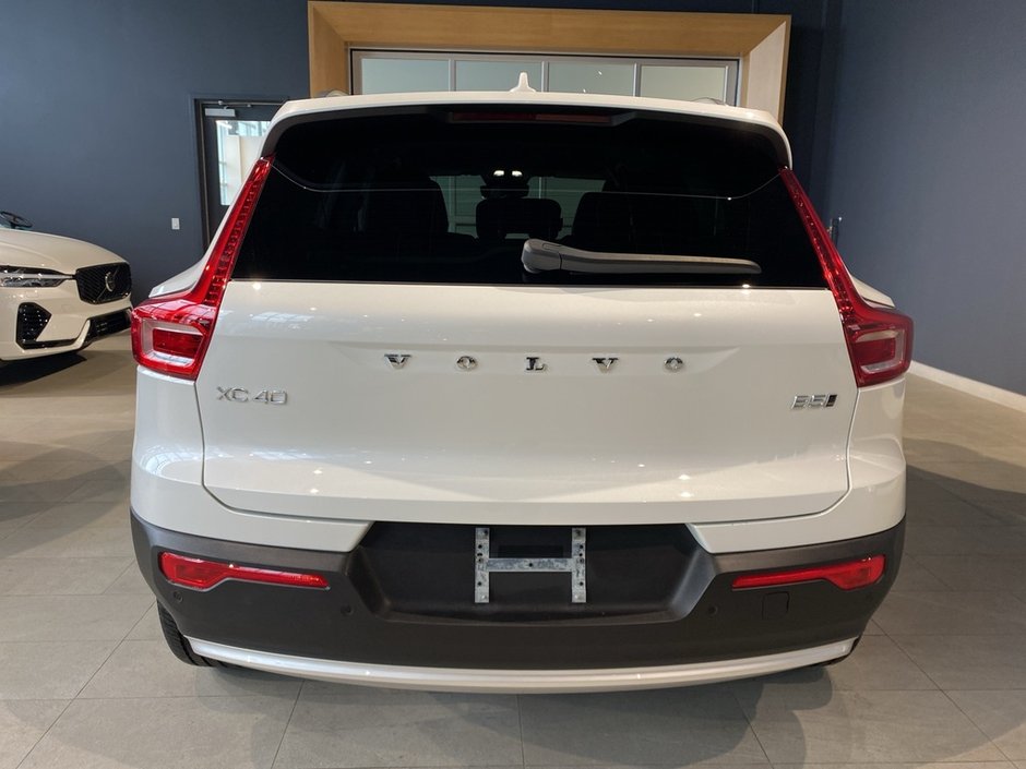 2025 Volvo XC40 B5 AWD Core Bright Theme-3