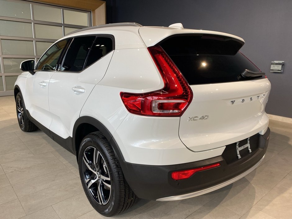 2025 Volvo XC40 B5 AWD Core Bright Theme-2