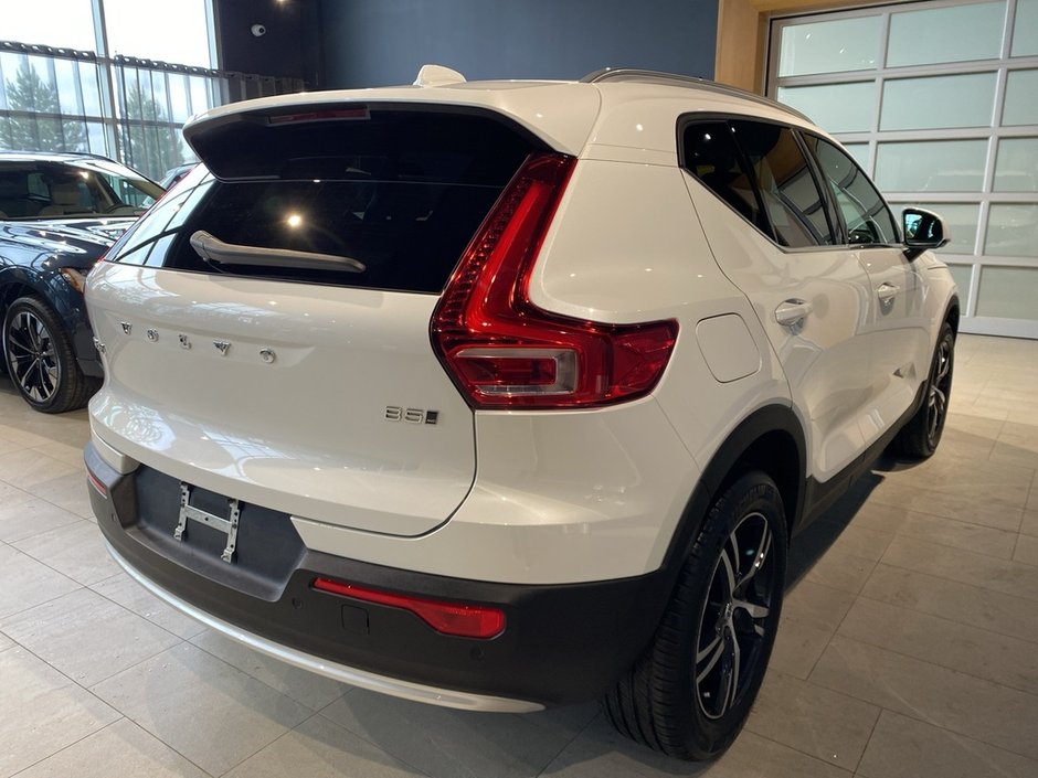 2025 Volvo XC40 B5 AWD Core Bright Theme-4