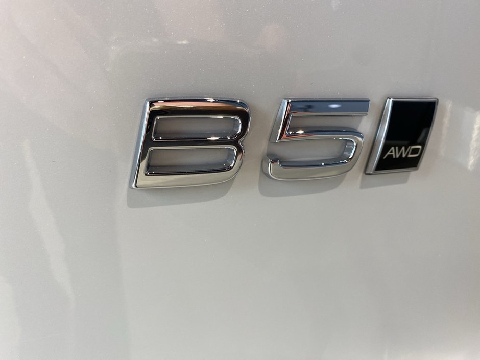 2025 Volvo XC40 B5 AWD Core Bright Theme-24