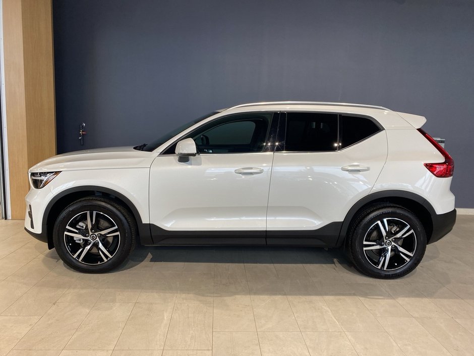 2025 Volvo XC40 B5 AWD Core Bright Theme-1