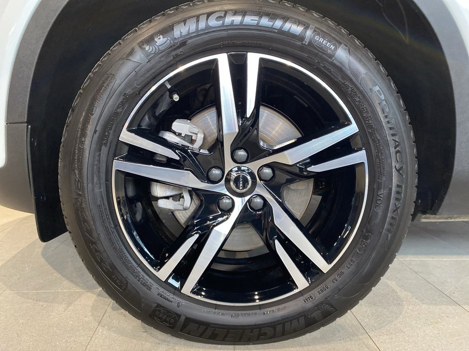 2025 Volvo XC40 B5 AWD Core Bright Theme-7