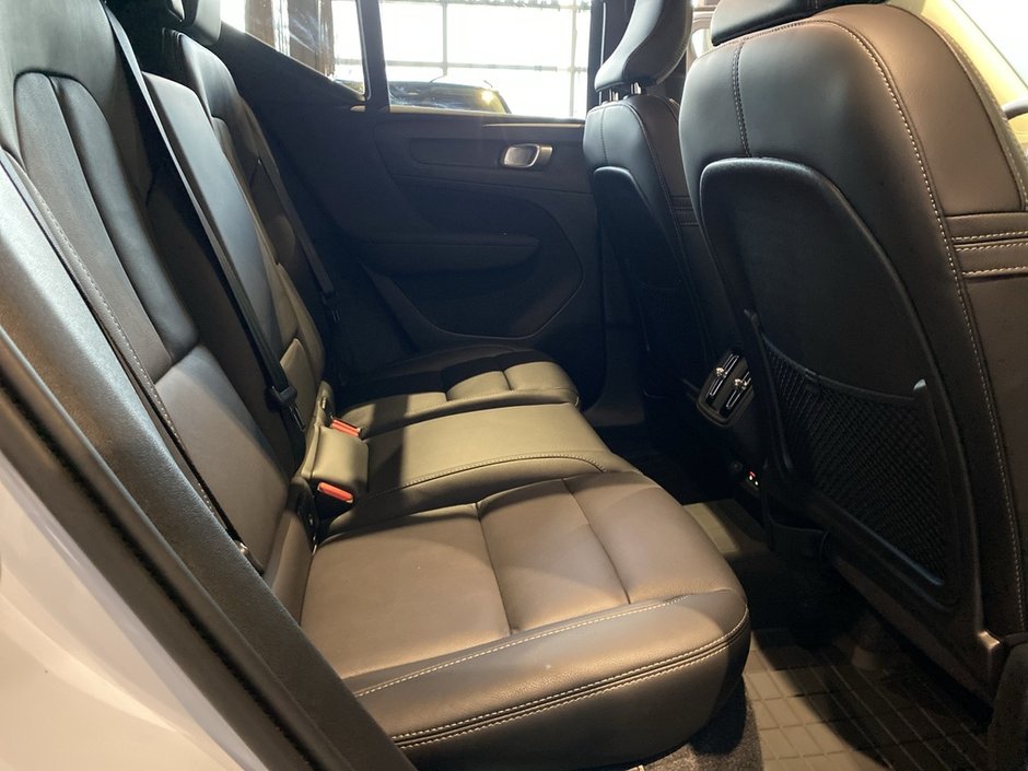 2025 Volvo XC40 B5 AWD Core Bright Theme-21