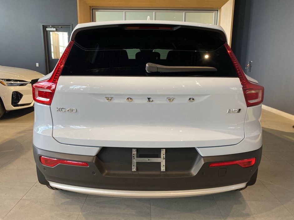 2025 Volvo XC40 B5 AWD Core Bright Theme-3