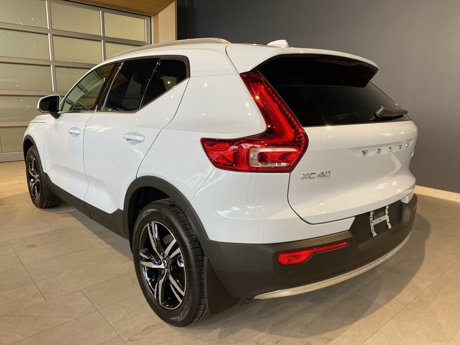 2025 Volvo XC40 B5 AWD Core Bright Theme-2