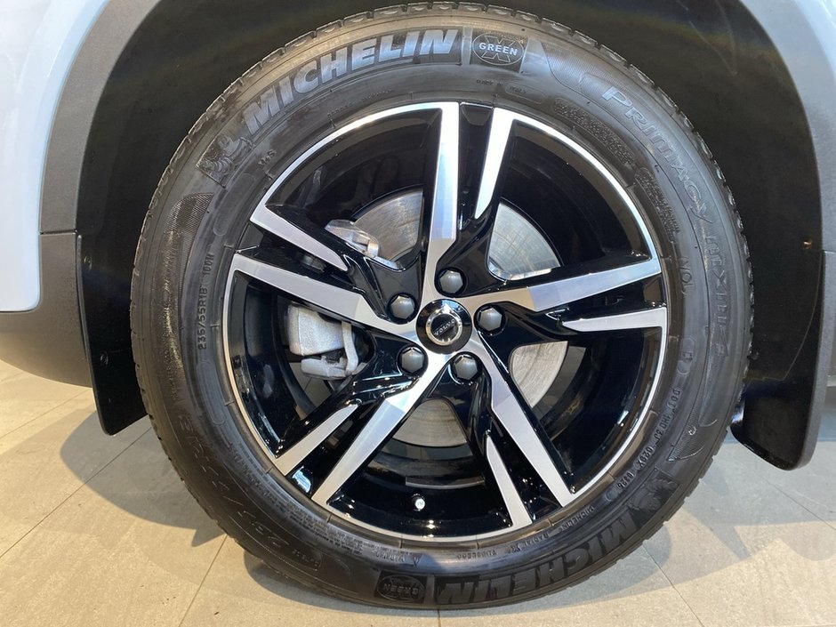 2025 Volvo XC40 B5 AWD Core Bright Theme-8