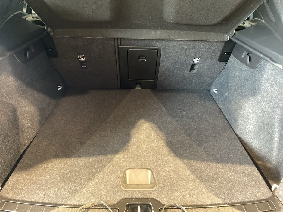 2025 Volvo XC40 B5 AWD Core Bright Theme-17