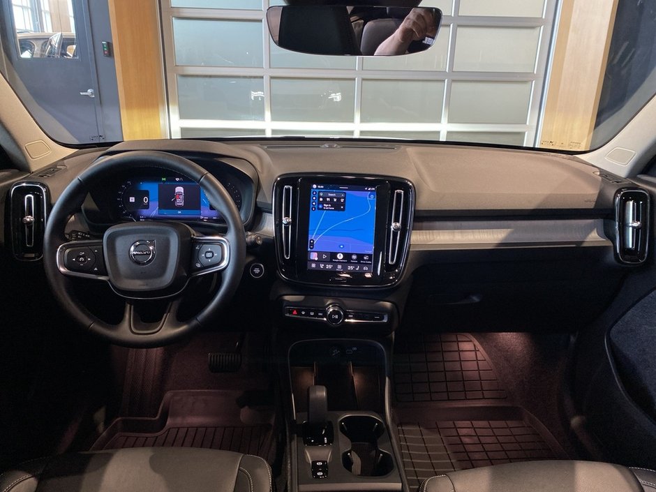 2025 Volvo XC40 B5 AWD Core Bright Theme-8