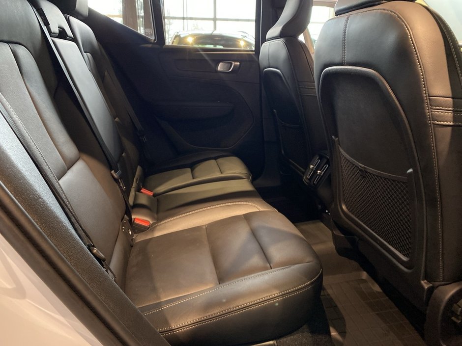 2025 Volvo XC40 B5 AWD Core Bright Theme-19