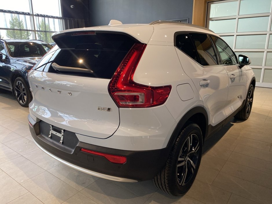 2025 Volvo XC40 B5 AWD Core Bright Theme-2