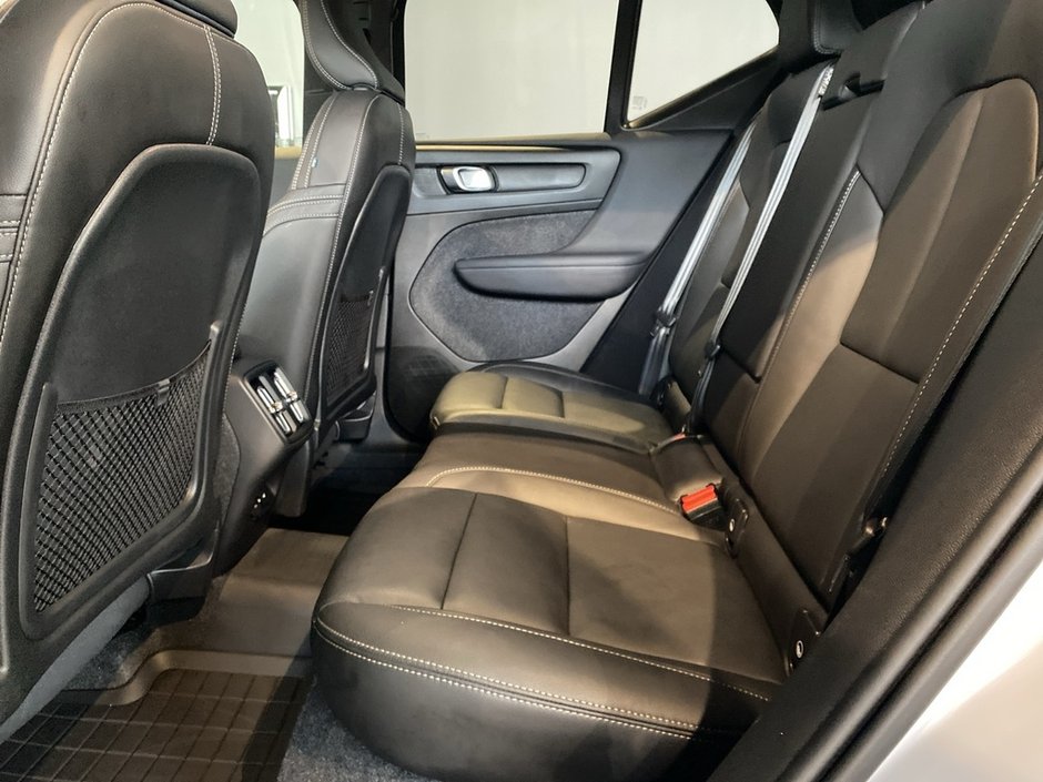 2025 Volvo XC40 B5 AWD Core Bright Theme-16
