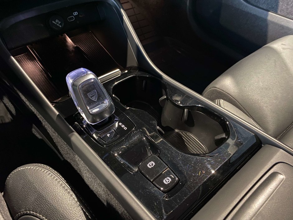 2025 Volvo XC40 B5 AWD Ultra Dark Theme-12