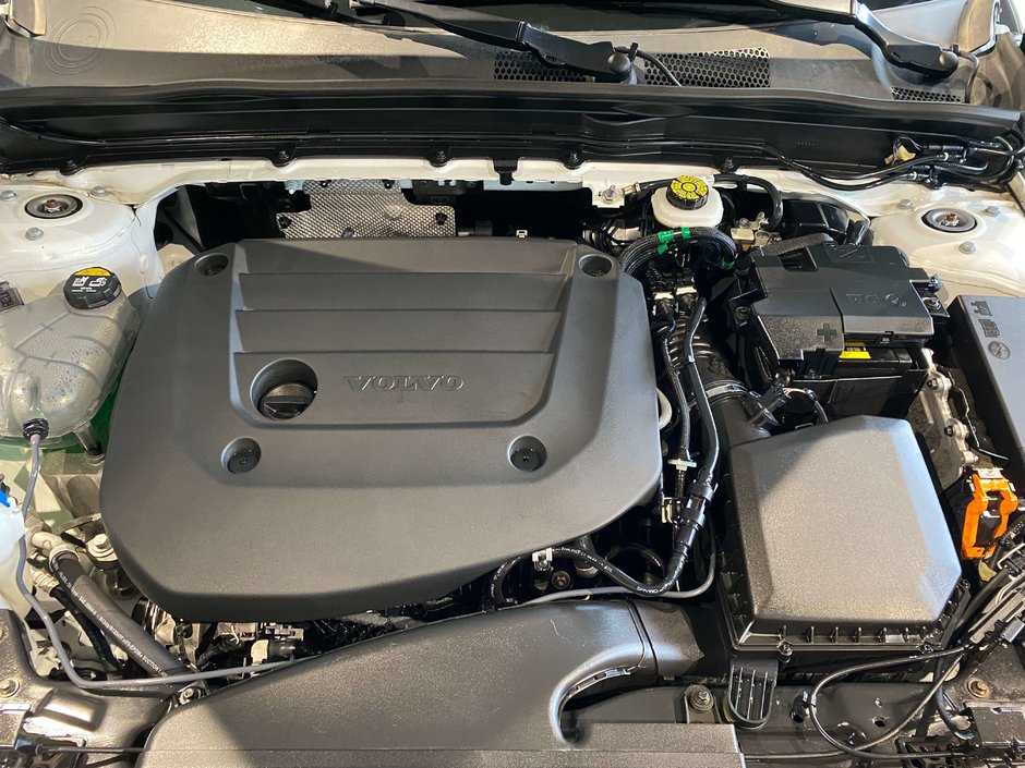 2025 Volvo XC40 B5 AWD Ultra Dark Theme-25