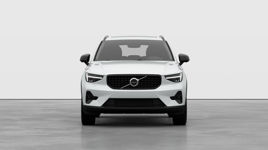 2026 Volvo XC40 Plus Dark Theme-4