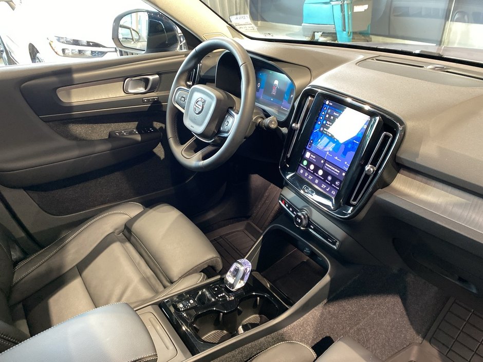2026 Volvo XC40 B5 AWD Plus Dark Theme-23