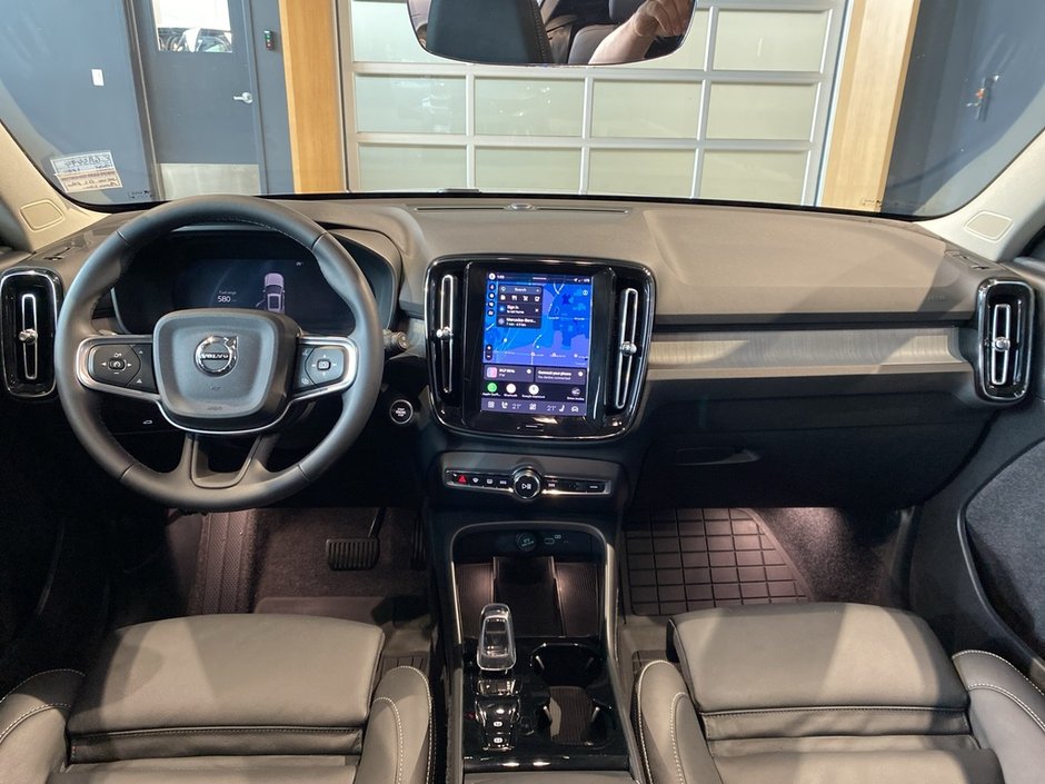 2026 Volvo XC40 B5 AWD Plus Dark Theme-10