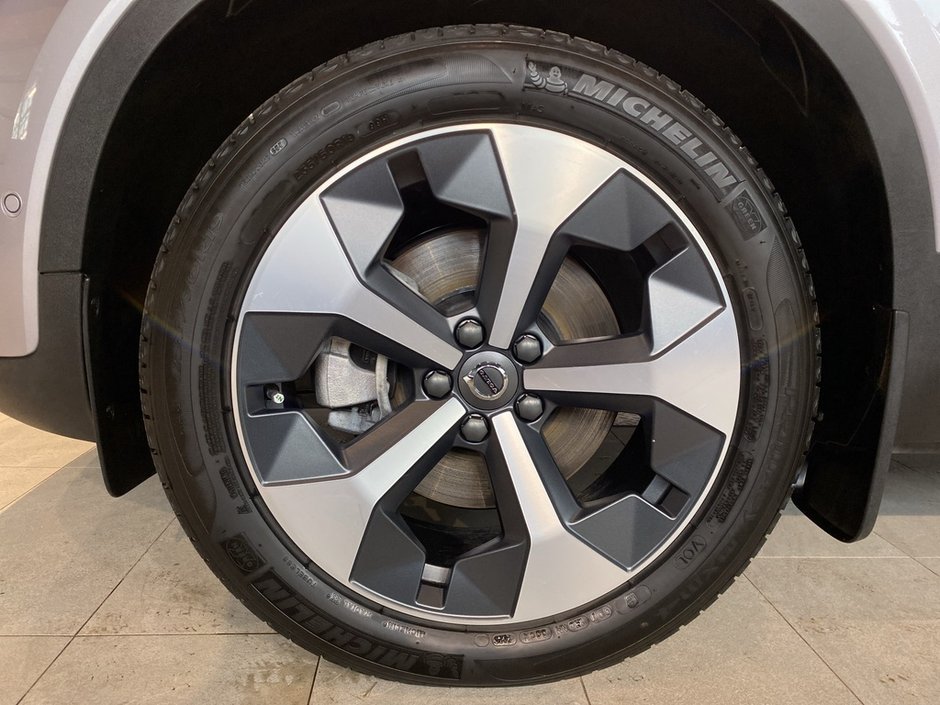 2026 Volvo XC40 B5 AWD Plus Dark Theme-8