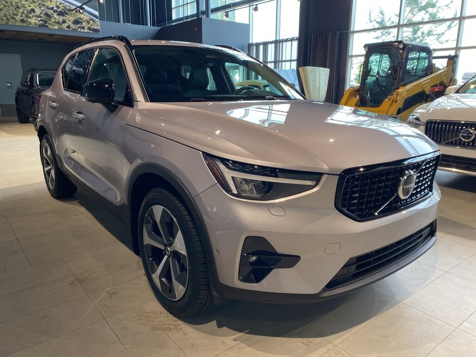 2026 Volvo XC40 B5 AWD Plus Dark Theme-6