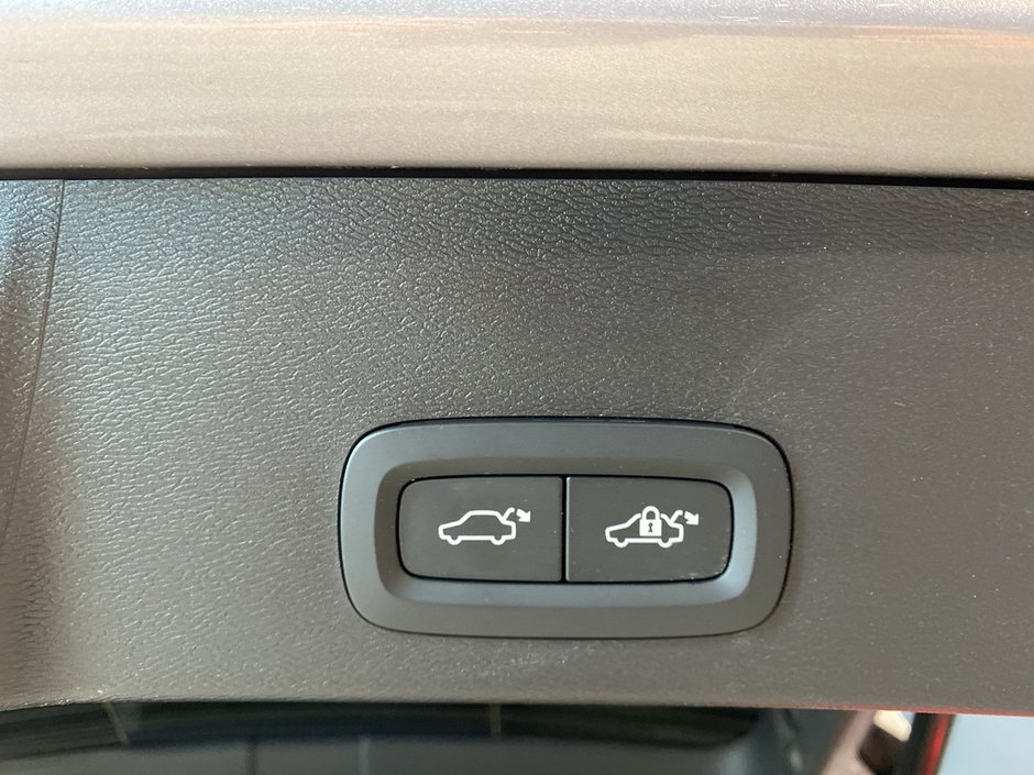 2026 Volvo XC40 B5 AWD Plus Dark Theme-20