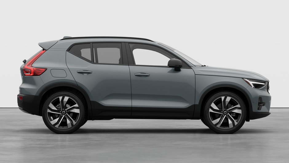 2026 Volvo XC40 Plus (Dark Theme)-6