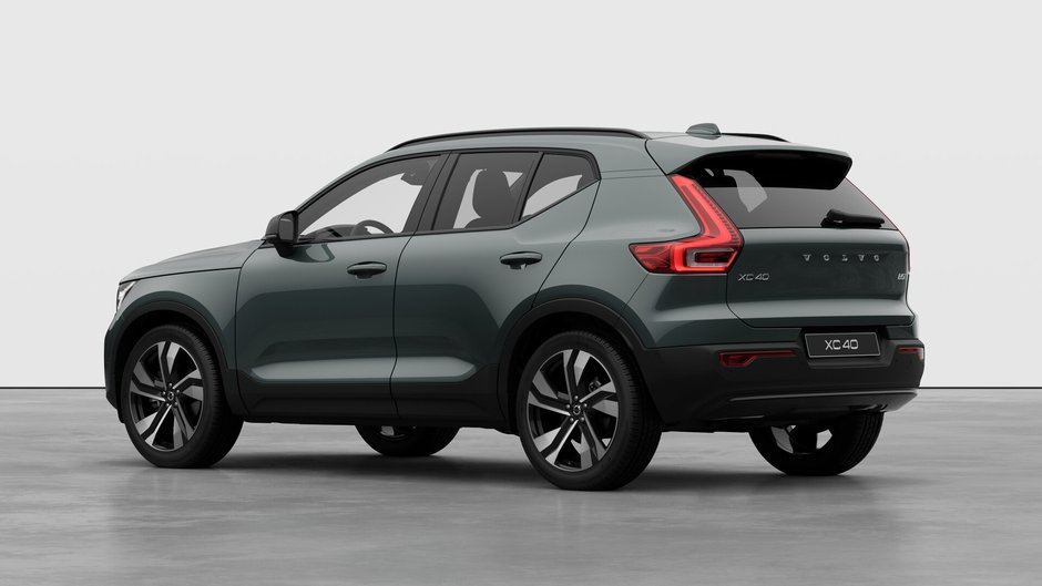 2026 Volvo XC40 Plus (Dark Theme)-1