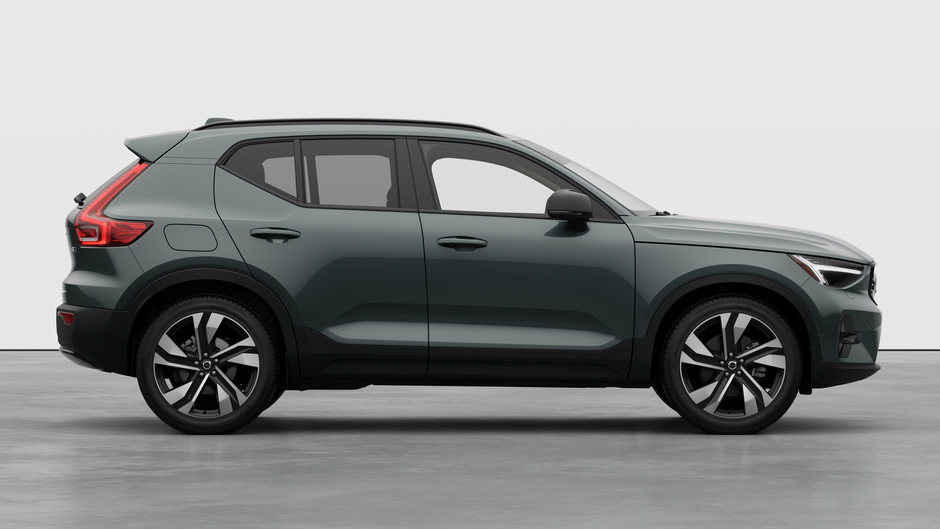 2026 Volvo XC40 Plus (Dark Theme)-6
