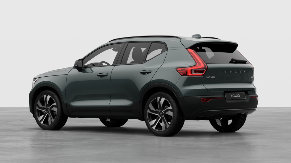 2026 Volvo XC40 Plus (Dark Theme)-1
