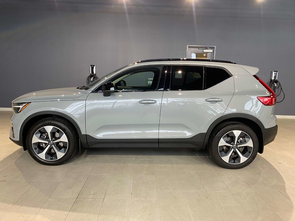2026 Volvo XC40 B5 AWD Plus Dark Theme-1