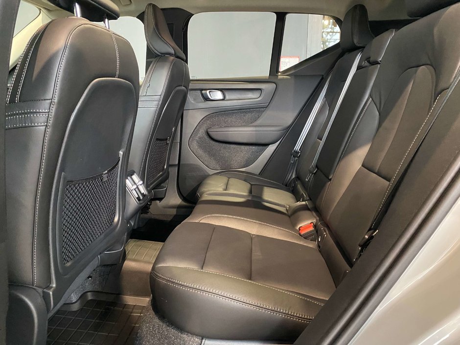 2026 Volvo XC40 B5 AWD Plus Dark Theme-17