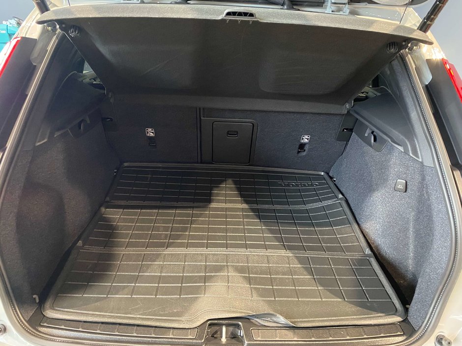 2026 Volvo XC40 B5 AWD Plus Dark Theme-19