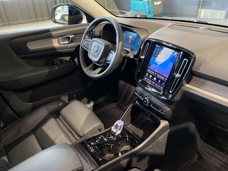 2026 Volvo XC40 B5 AWD Plus Dark Theme-23