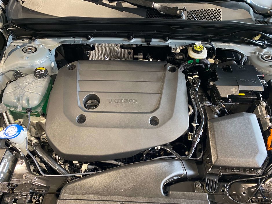 2026 Volvo XC40 B5 AWD Plus Dark Theme-25