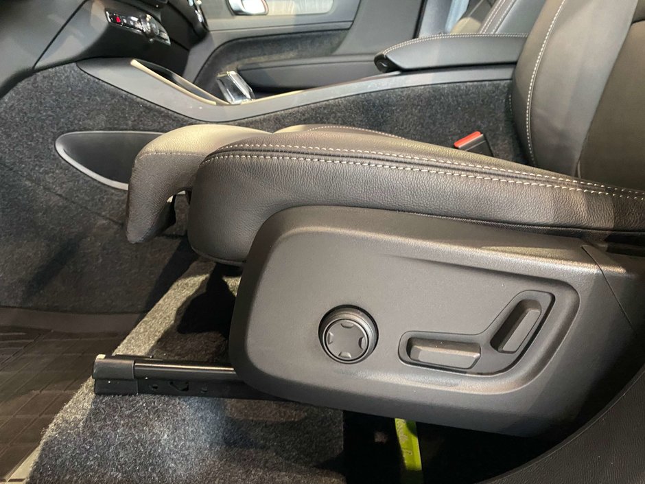 2026 Volvo XC40 B5 AWD Plus Dark Theme-13